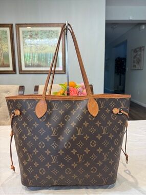 Authentic Louis Vuitton Neverfull MM bag with pink interior